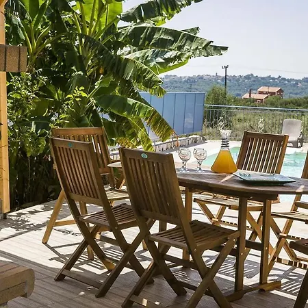 Xenia Καραβάδος