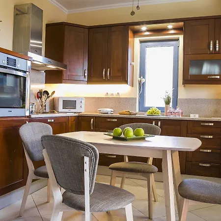 Xenia Καραβάδος