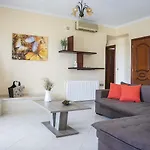 Xenia * Karavádhos